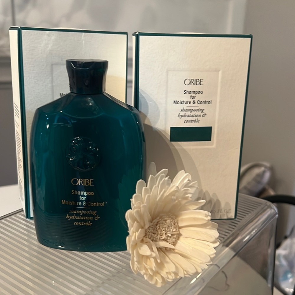 Oribe shampoo for moisture and control